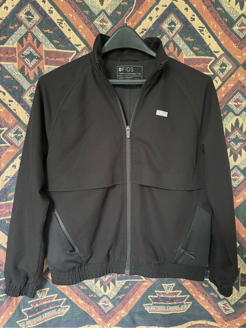 FIGS Sydney Scrub Jacket in Black XS